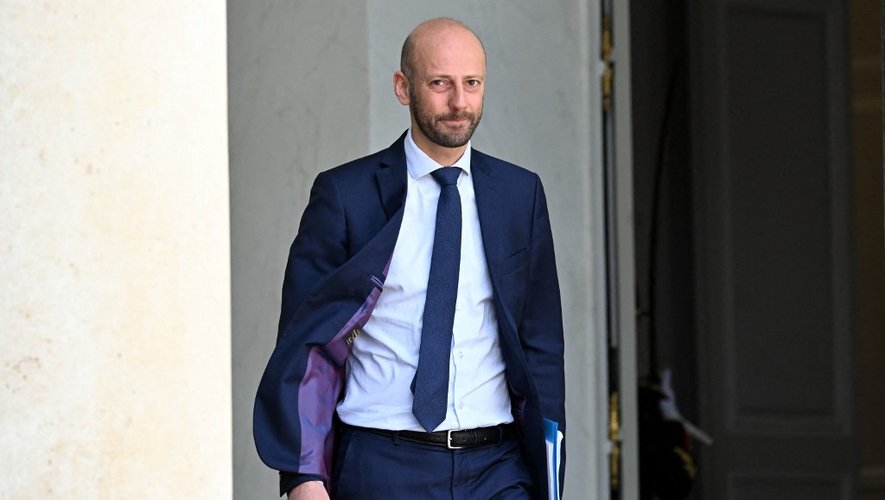 découvrez le parcours de stanislas guerini, son évolution politique et son rôle au sein des institutions françaises. un aperçu détaillé de sa carrière et de ses responsabilités.