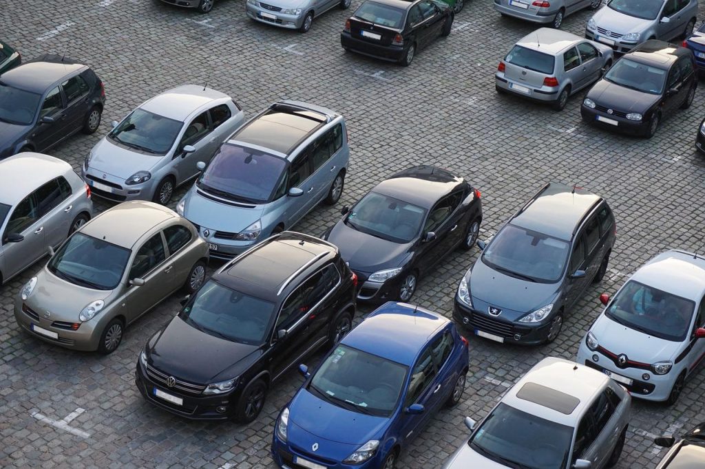 découvrez les dernières informations sur l'assouplissement de l'interdiction de vente des voitures neuves et ses impacts sur le marché automobile.