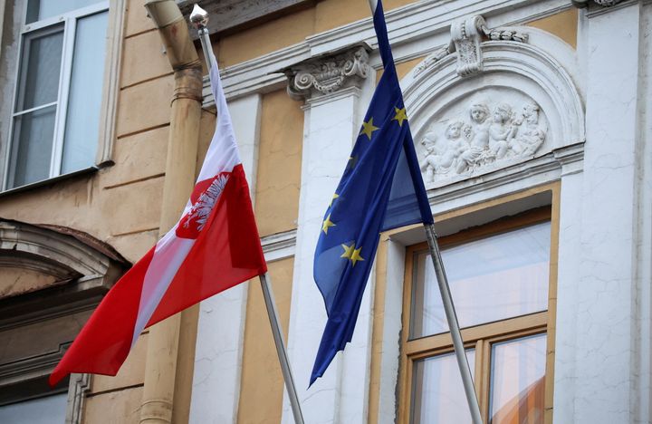 la belgique enseigne le droit européen à l'ue afin de soutenir l'ukraine dans ses démarches juridiques et renforcer la coopération internationale.