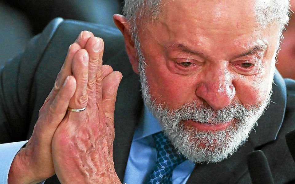 analyse critique de la commission ue-mercosur par breton, mettant en lumière les biais et enjeux de cet accord commercial.