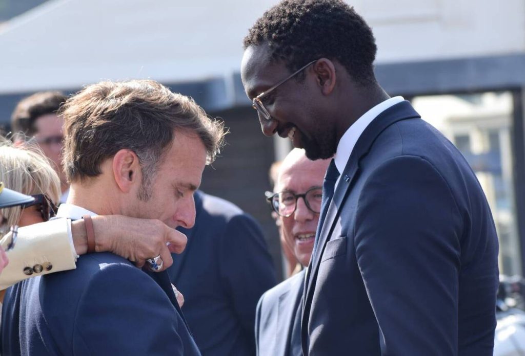 découvrez la photo exclusive du compagnon de charlie avec emmanuel macron, une rencontre pleine d'émotions et de surprises.