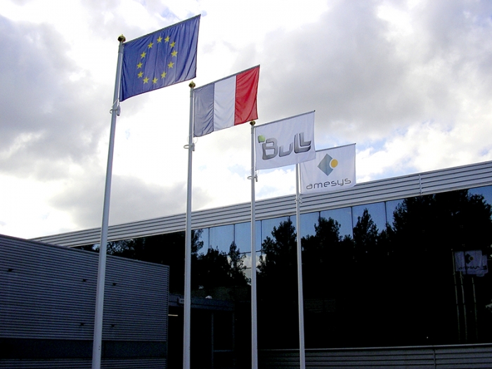 découvrez comment choisir le mât de drapeau idéal pour vos besoins, avec des conseils pratiques sur les matériaux, tailles et usages.