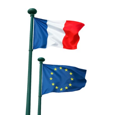 découvrez comment choisir et entretenir vos drapeaux de mât pour qu'ils restent éclatants et durables en toutes saisons.