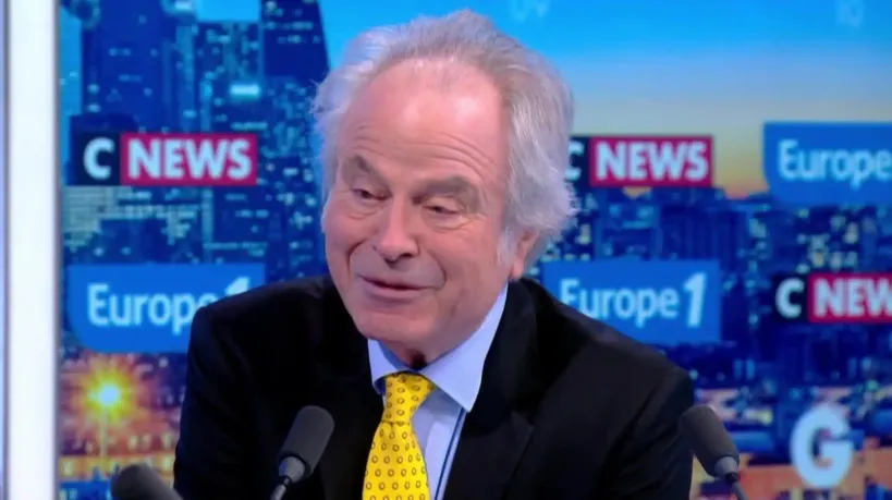 jean-philippe tanguy critique la posture belliciste d'emmanuel macron concernant la crise en ukraine, dénonçant une politique jugée agressive.