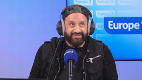 découvrez l'accusation de jules torres envers emmanuel macron concernant le contrôle des médias et les enjeux de liberté d'expression en france.