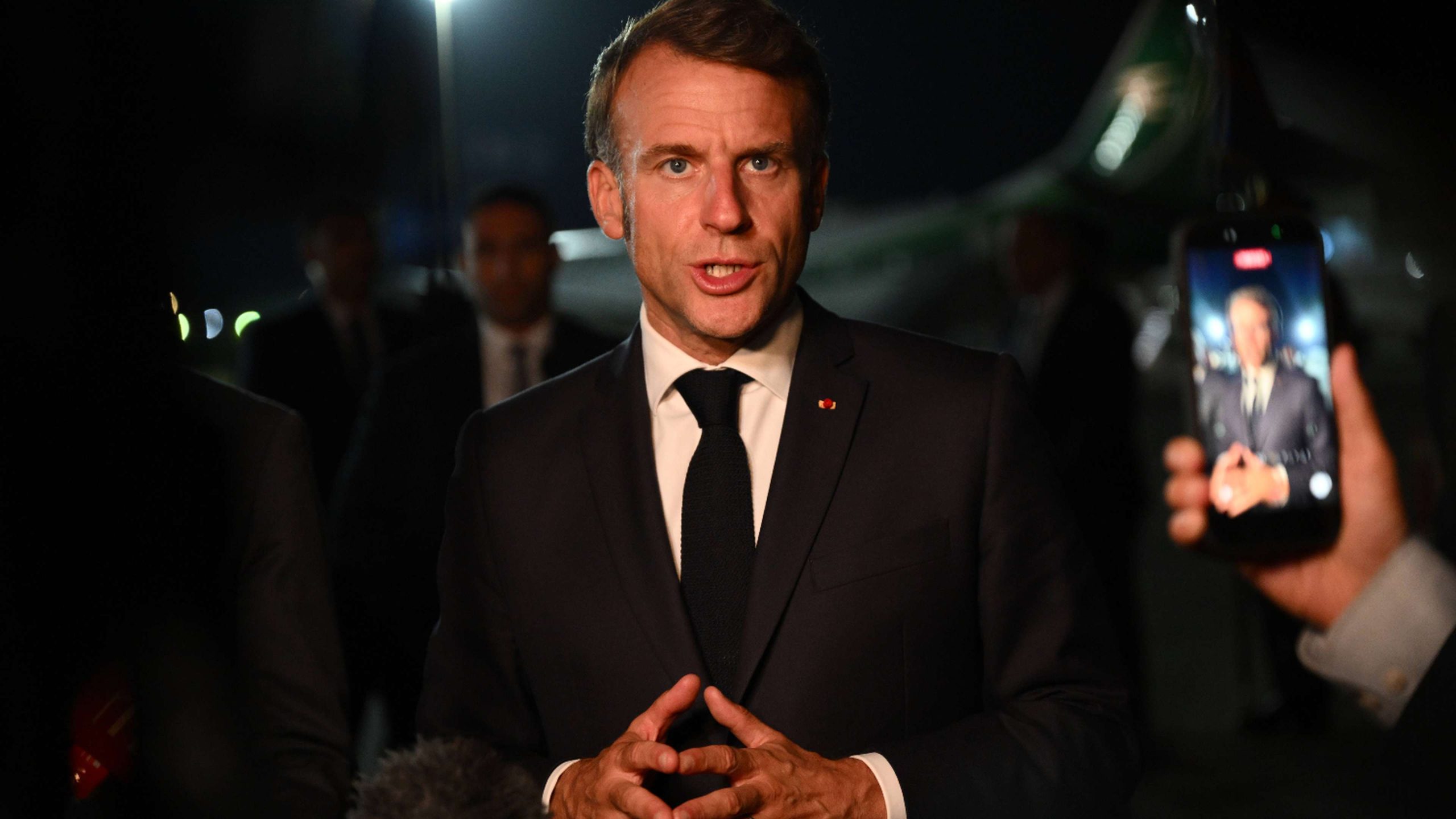 découvrez l'annonce d'une politique majeure par emmanuel macron, ses impacts et les enjeux pour la france.