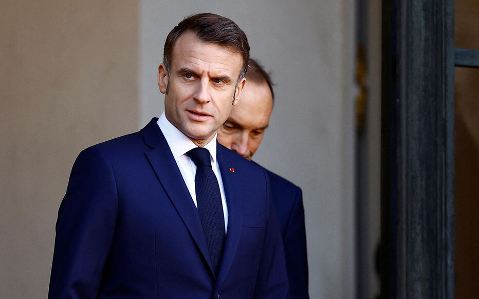 actualités et débats autour de la demande de démission d'emmanuel macron. suivez les réactions, analyses et événements liés à cette polémique politique.
