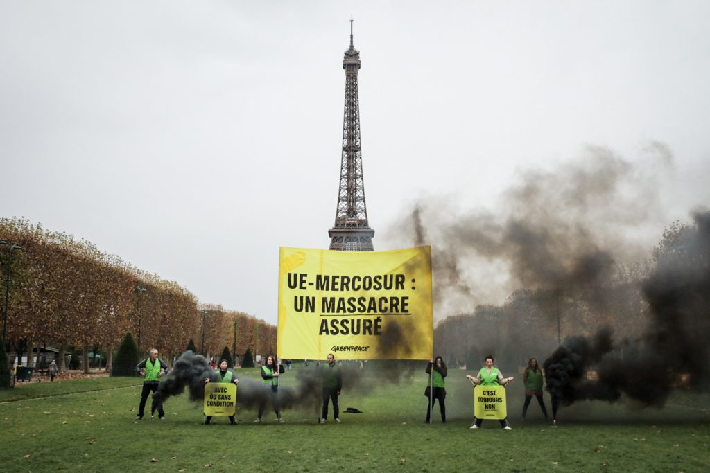 découvrez la position de macron sur l'accord ue-mercosur, accepté sous certaines conditions pour protéger les intérêts européens et environnementaux.