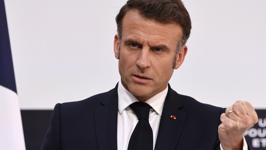 analyse de la stratégie de défense de macron face à la russie, enjeux géopolitiques et décisions clés pour la sécurité nationale.