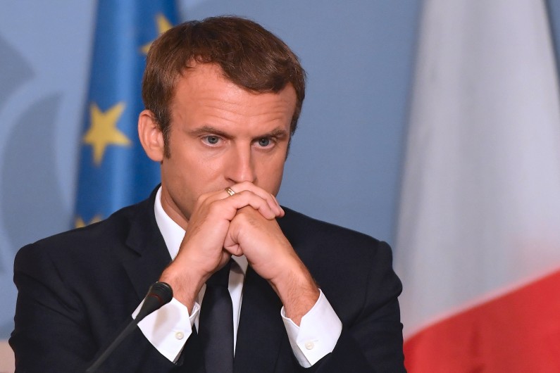 découvrez comment emmanuel macron maîtrise l'art de la répétition pour renforcer son message politique et captiver son audience.