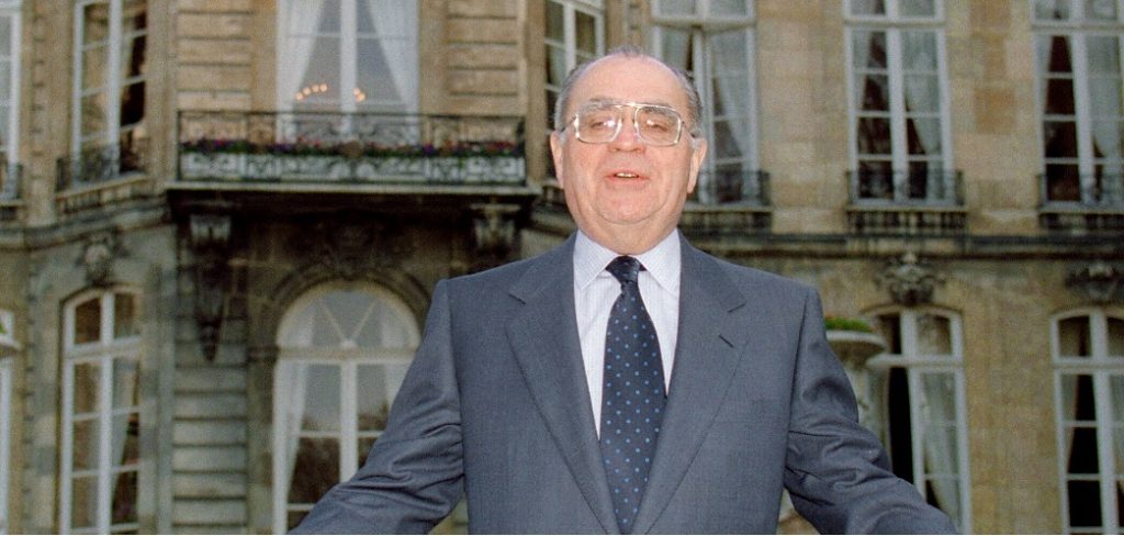 découvrez l'influence de pierre bérégovoy sur la politique française, son parcours, ses réformes majeures et son héritage durable.