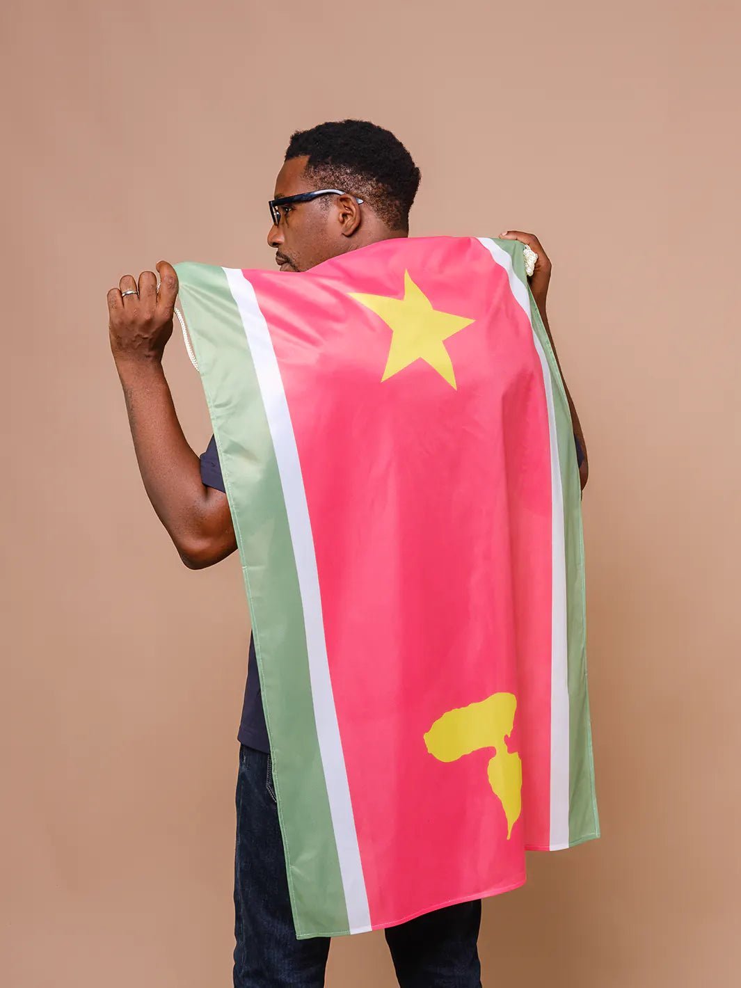 découvrez la symbolique des drapeaux antillais et comprenez les significations profondes des couleurs et motifs qui représentent l'identité et l'histoire des antilles.