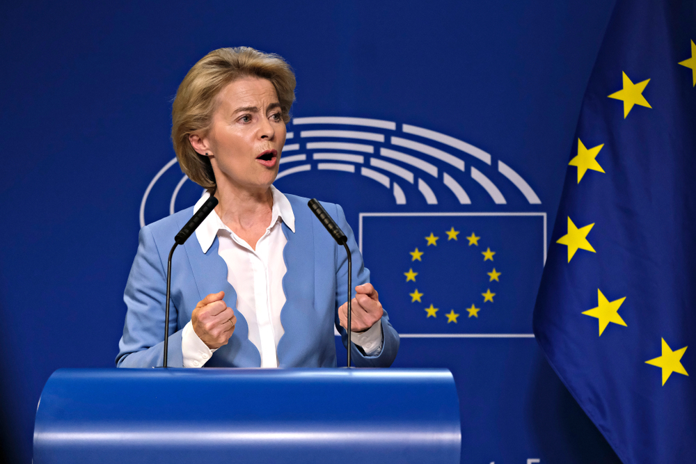 accueil officiel d'ursula von der leyen par le président syrien, marquant un moment clé dans les relations diplomatiques entre l'union européenne et la syrie.