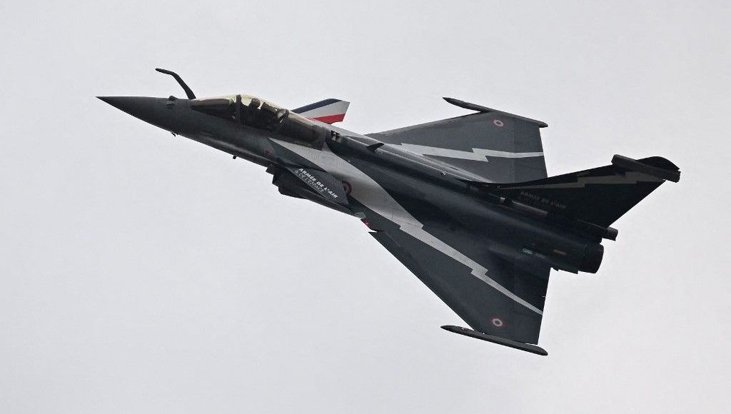 l'inde se prépare à commander des avions rafale avant la visite officielle du président macron, renforçant ainsi leur coopération stratégique et militaire.
