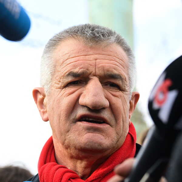 découvrez le parcours politique et les dernières actualités de jean lassalle, homme politique français engagé et charismatique.