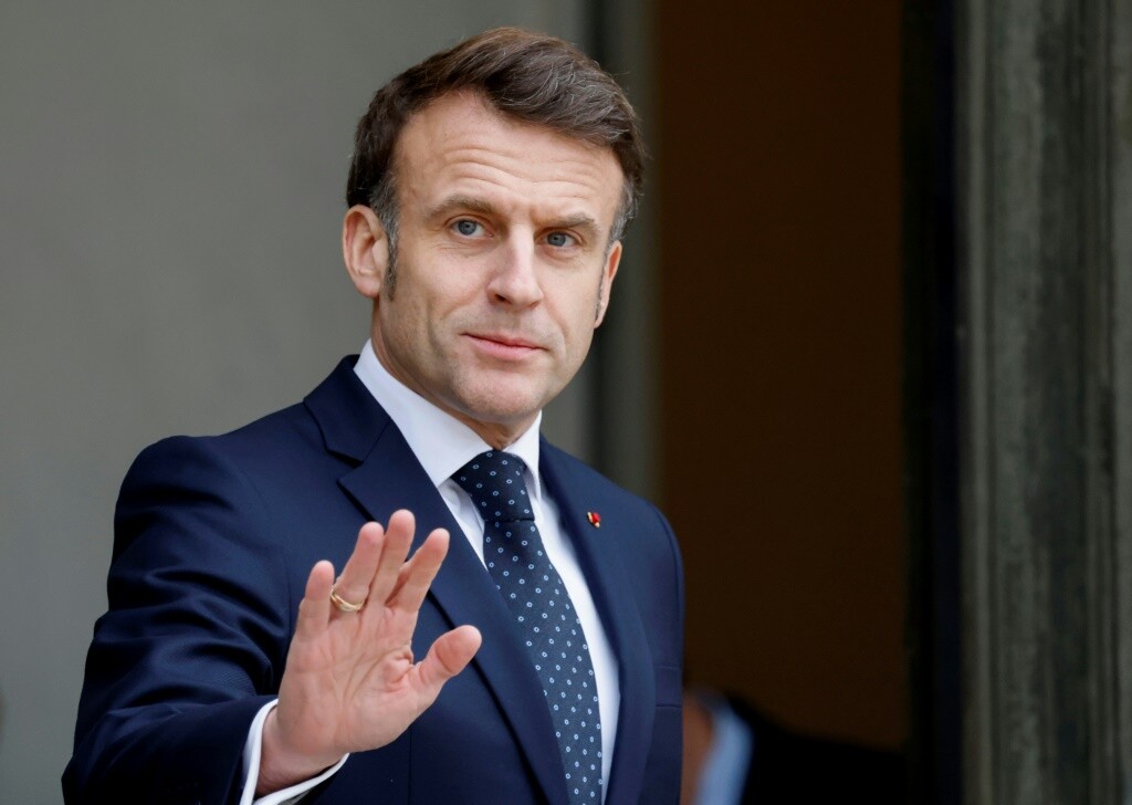 emmanuel macron met en garde contre la menace croissante représentée par la russie et appelle à la vigilance internationale.