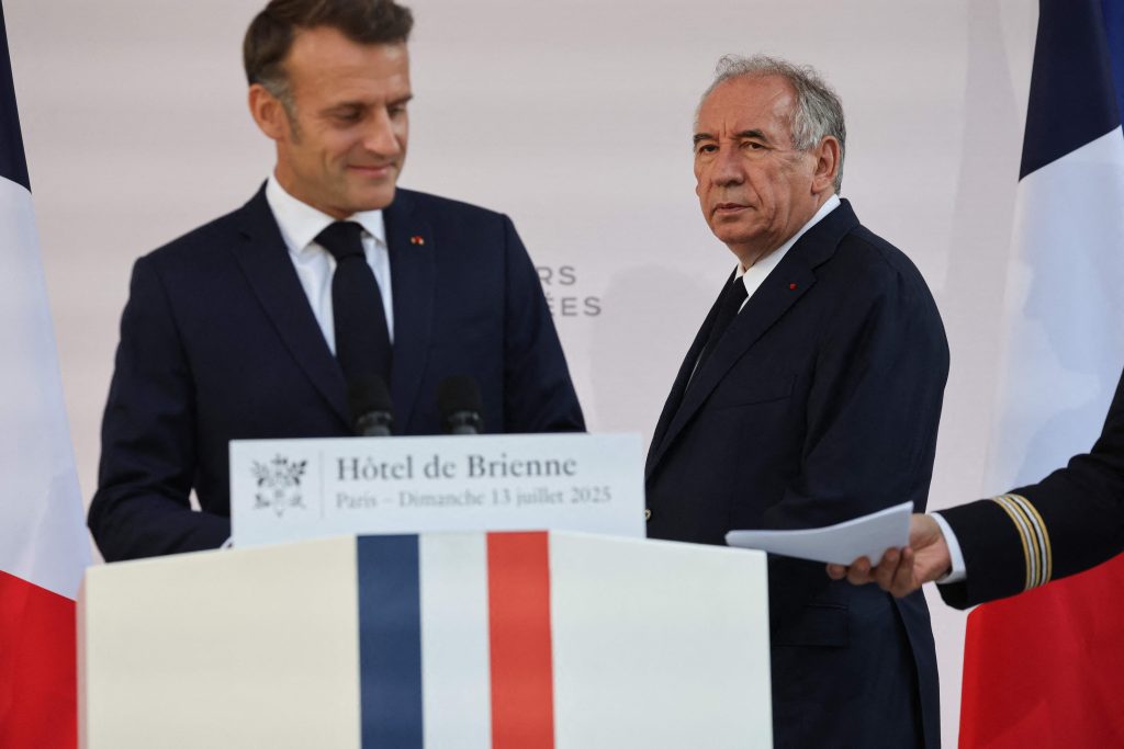 découvrez comment macron mobilise des forces puissantes pour construire un avenir prometteur et innovant en france.