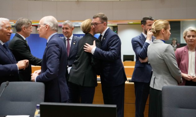 découvrez les conditions détaillées du prêt de 90 milliards d'euros accordé par l'ue à l'ukraine pour soutenir sa reconstruction et son développement économique.
