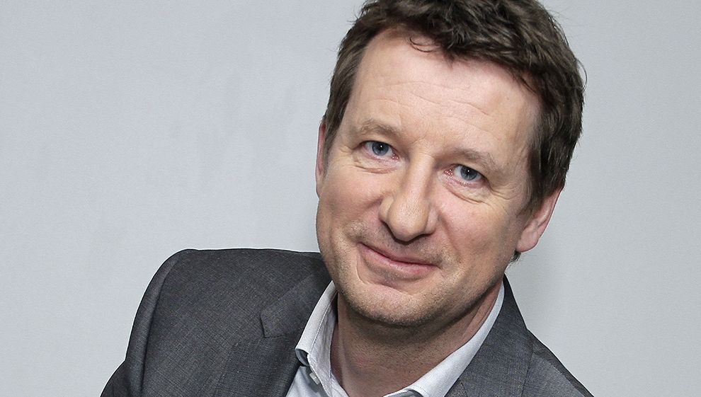 découvrez le parcours de yannick jadot et son engagement passionné pour l'écologie et le développement durable.