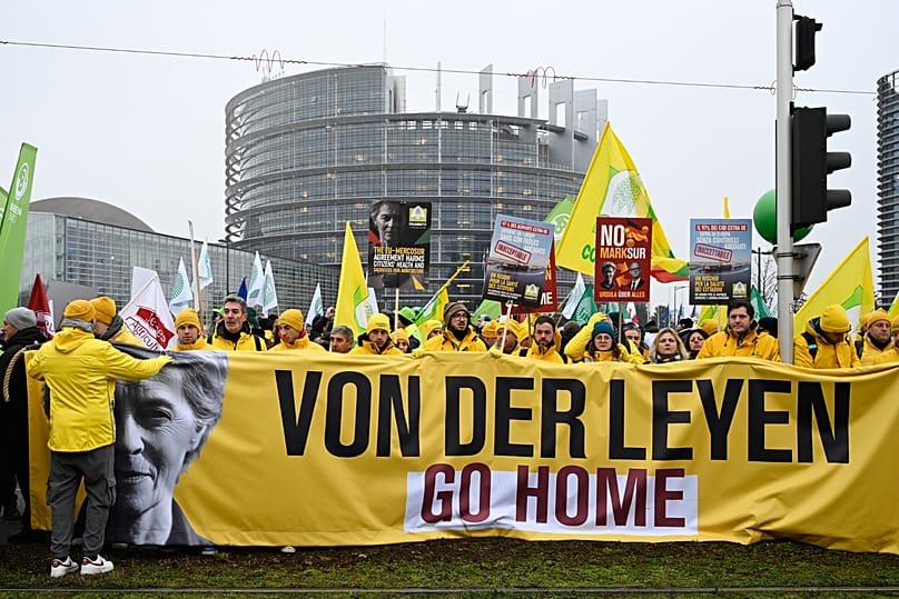 découvrez les critiques récentes envers la commission européenne accusée de possibles actes de censure politique, et analysez les enjeux démocratiques concernés.