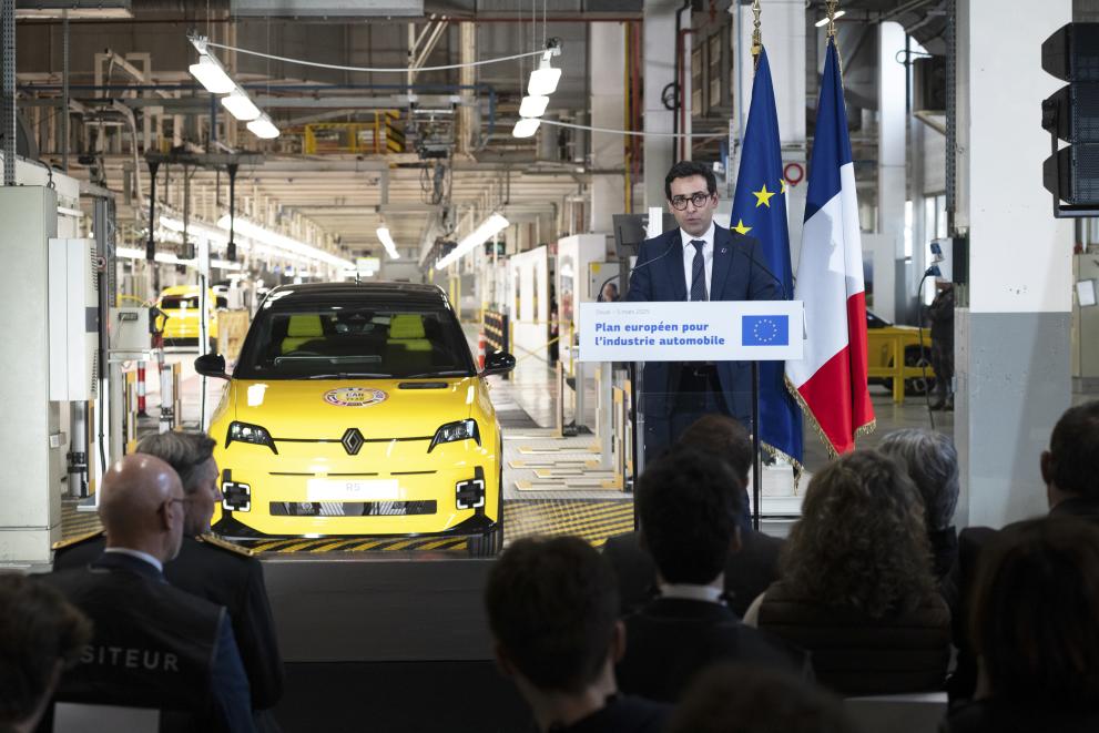 découvrez l'impact des initiatives de la commission européenne sur la promotion de la production locale dans le secteur automobile en europe.