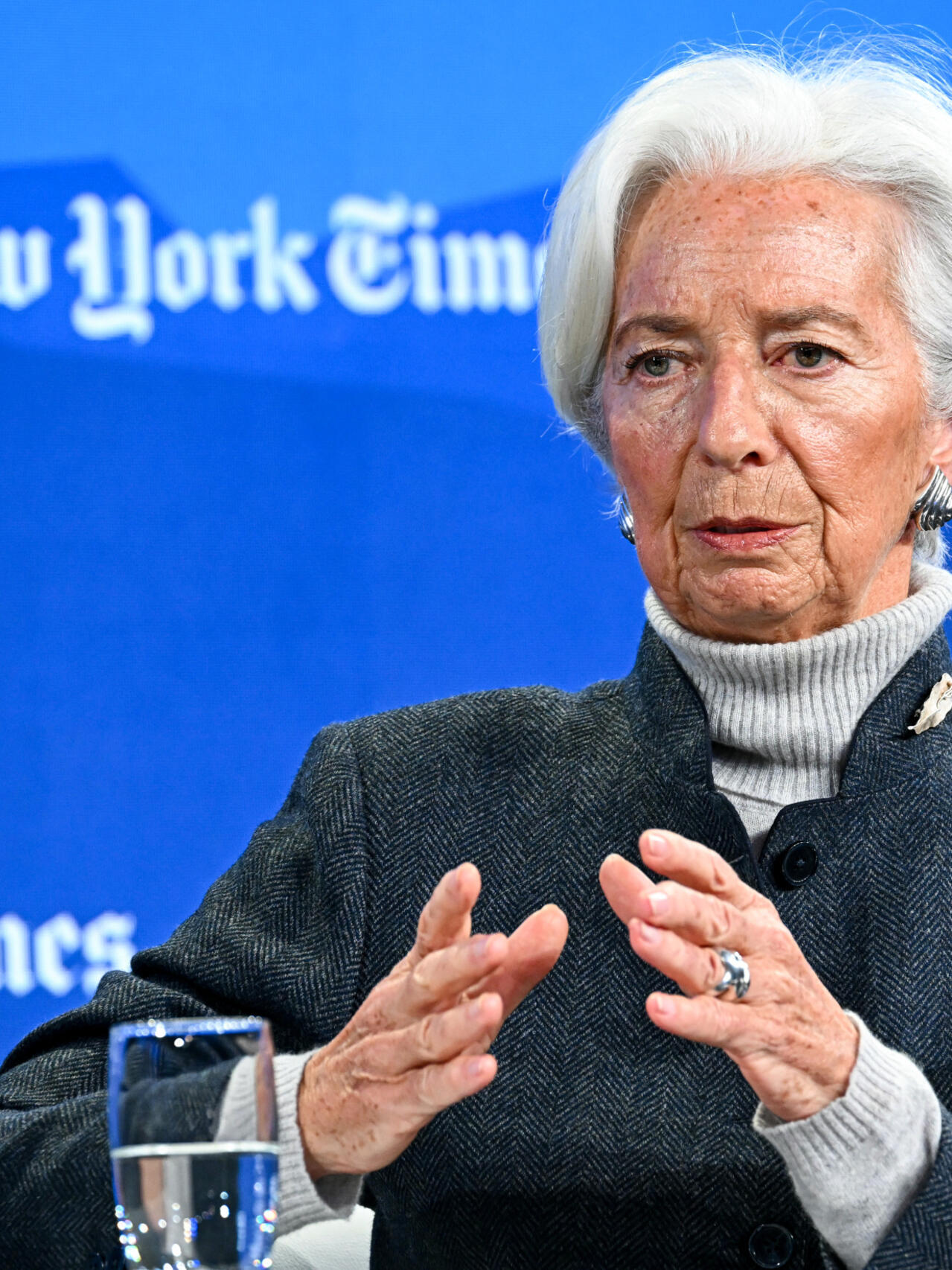 analyse du départ anticipé de christine lagarde de la banque centrale européenne (bce) et ses implications sur l'économie et la politique monétaire.