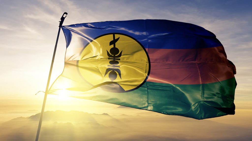 découvrez l'histoire et la symbolique du drapeau kanak, un emblème fort de l'identité et de la culture du peuple kanak en nouvelle-calédonie.