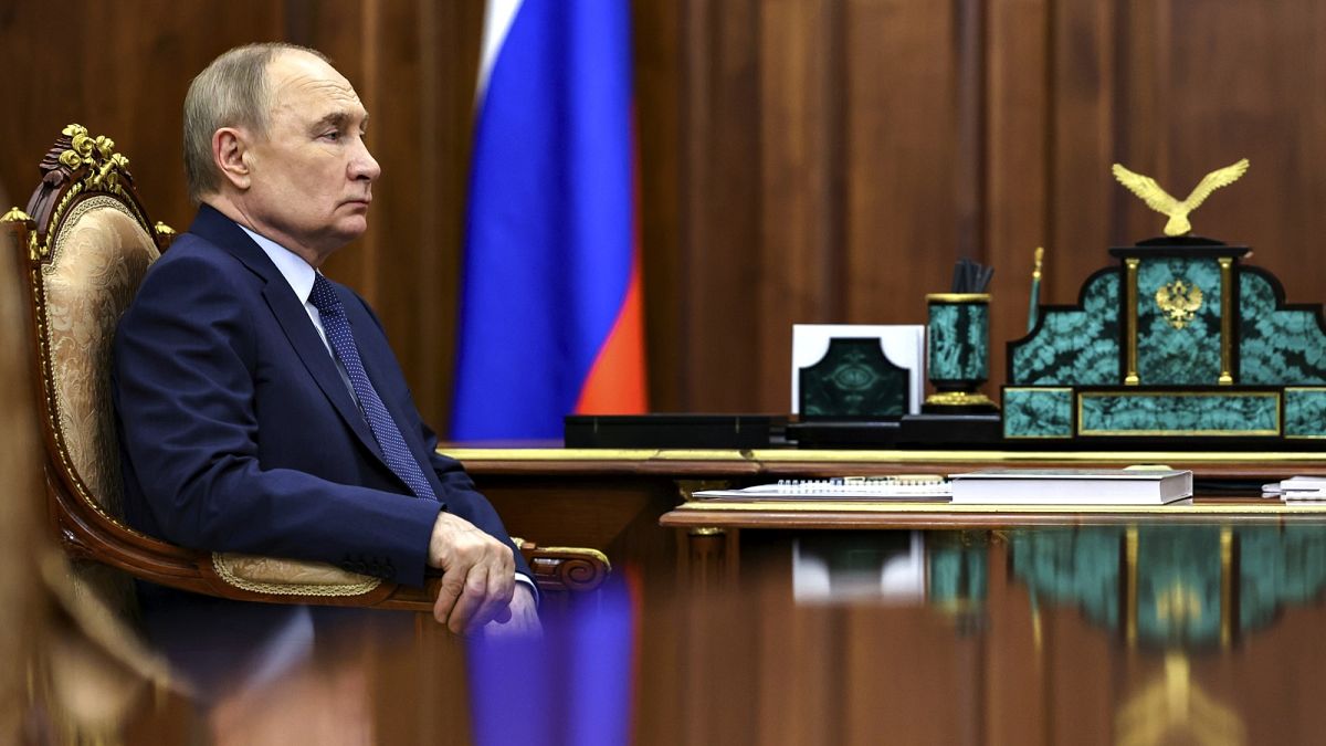 découvrez les sanctions de l'union européenne visant les ressources russes de pétrole et de gaz, leurs impacts économiques et géopolitiques.