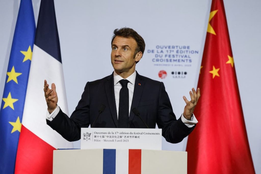 découvrez les clés de la transformation d'emmanuel macron vers un leadership affirmé et les secrets de sa transition politique.