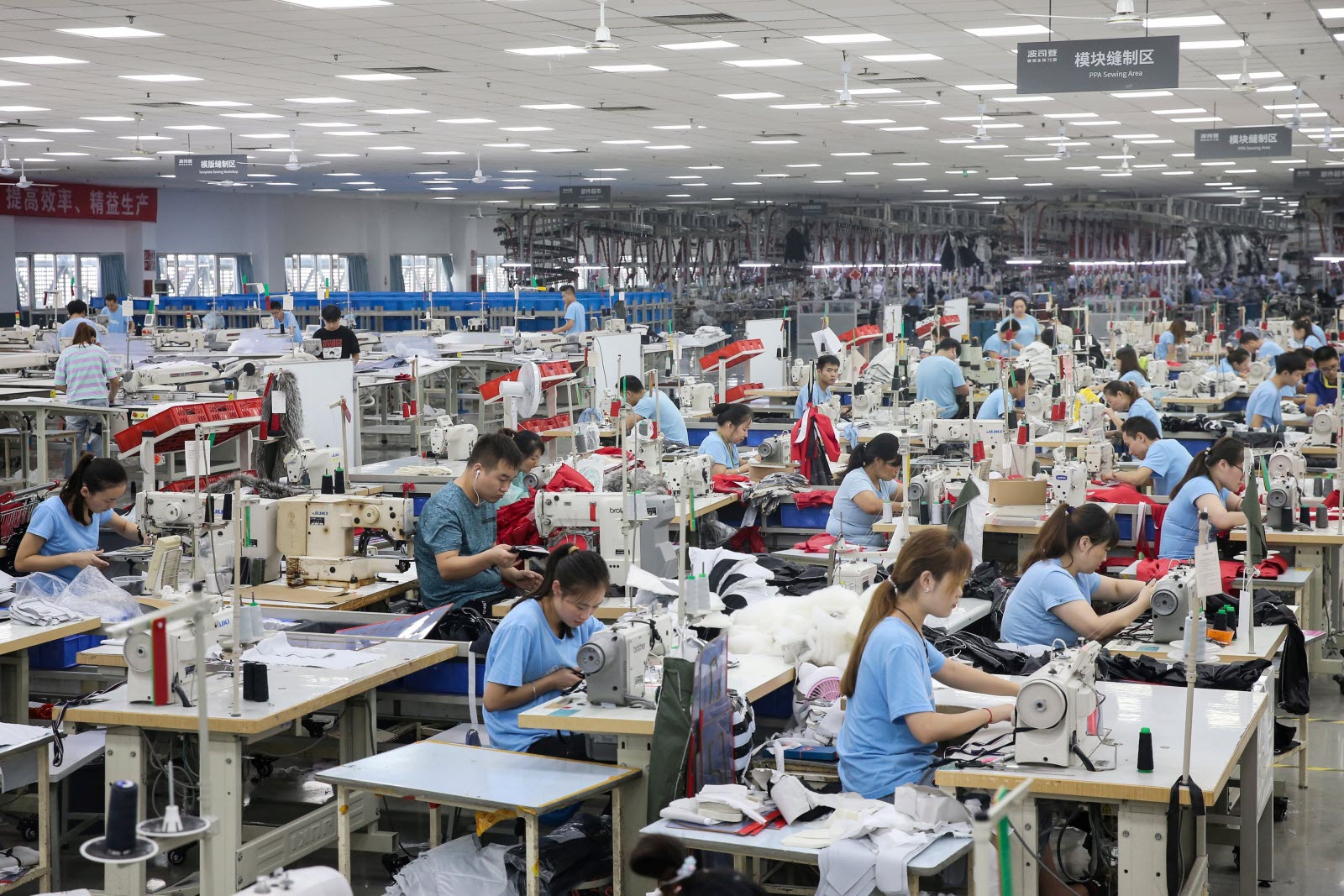 découvrez des solutions innovantes et durables pour lutter contre le gaspillage textile et promouvoir une mode éco-responsable.