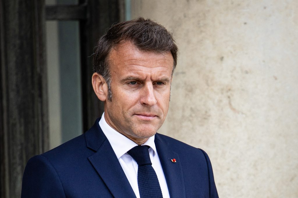 découvrez les enjeux du tête-à-tête décisif entre macron et lecornu prévu le 20 février, une rencontre clé pour l'avenir politique.