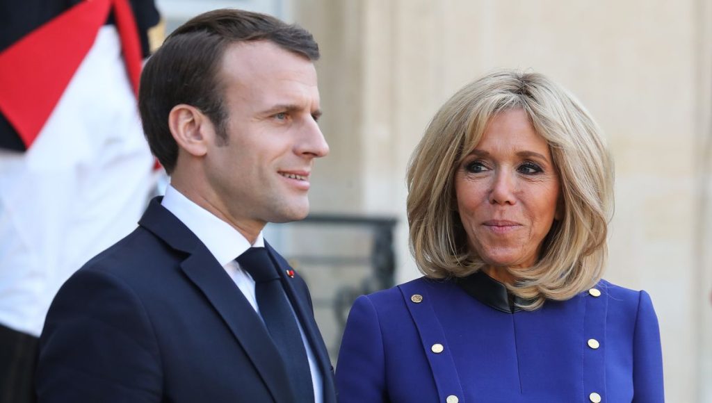 découvrez le récit intime d'emmanuel macron sur sa première rencontre avec brigitte, un moment clé de leur histoire.