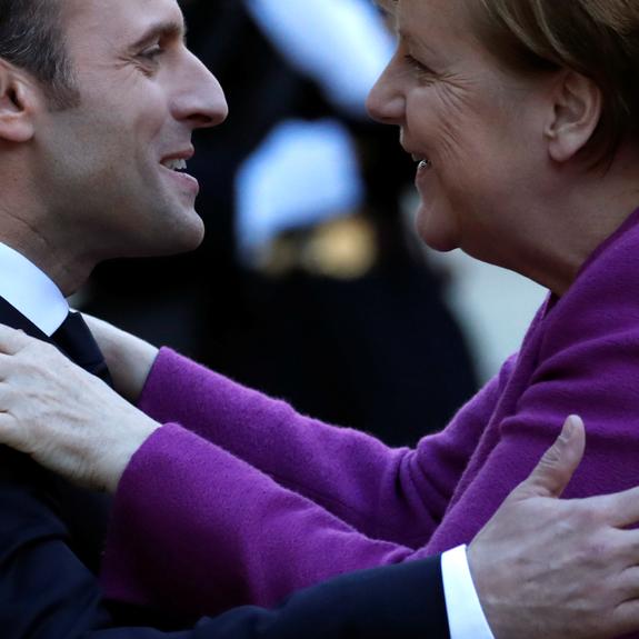 analyse des tensions franco-allemandes liées aux réformes initiées par emmanuel macron, et leurs impacts sur les relations bilatérales.