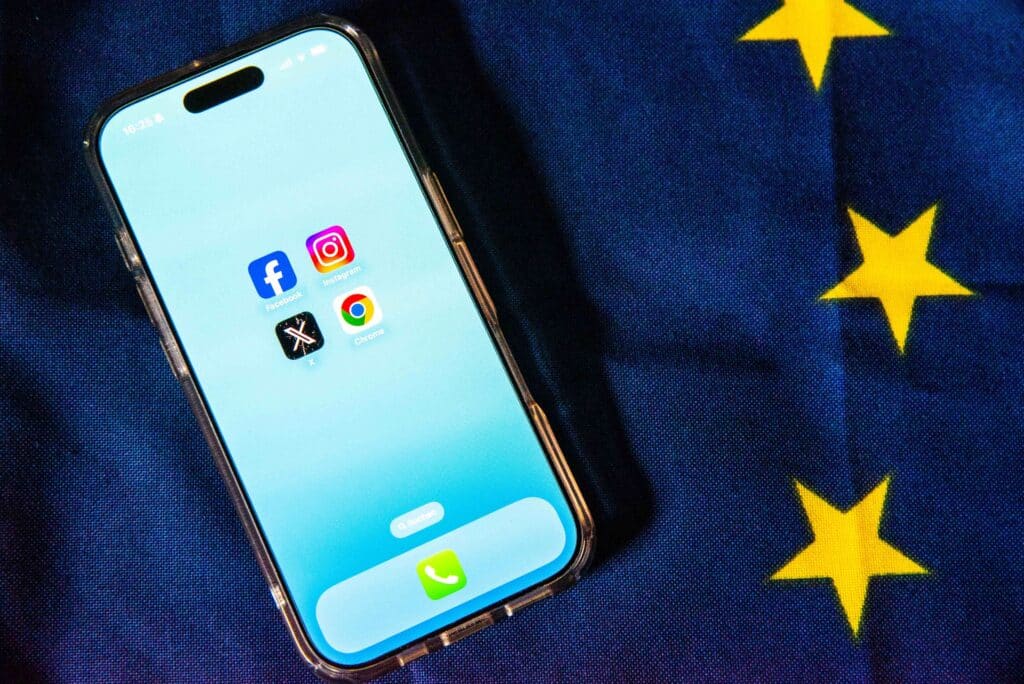 découvrez la critique de la commission européenne à l'égard de whatsapp concernant des pratiques suscitant une possible distorsion de concurrence sur le marché numérique.