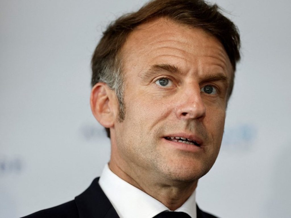 emmanuel macron engage un dialogue constructif avec l'iran et les états-unis afin de renforcer les échanges bilatéraux et favoriser la coopération internationale.